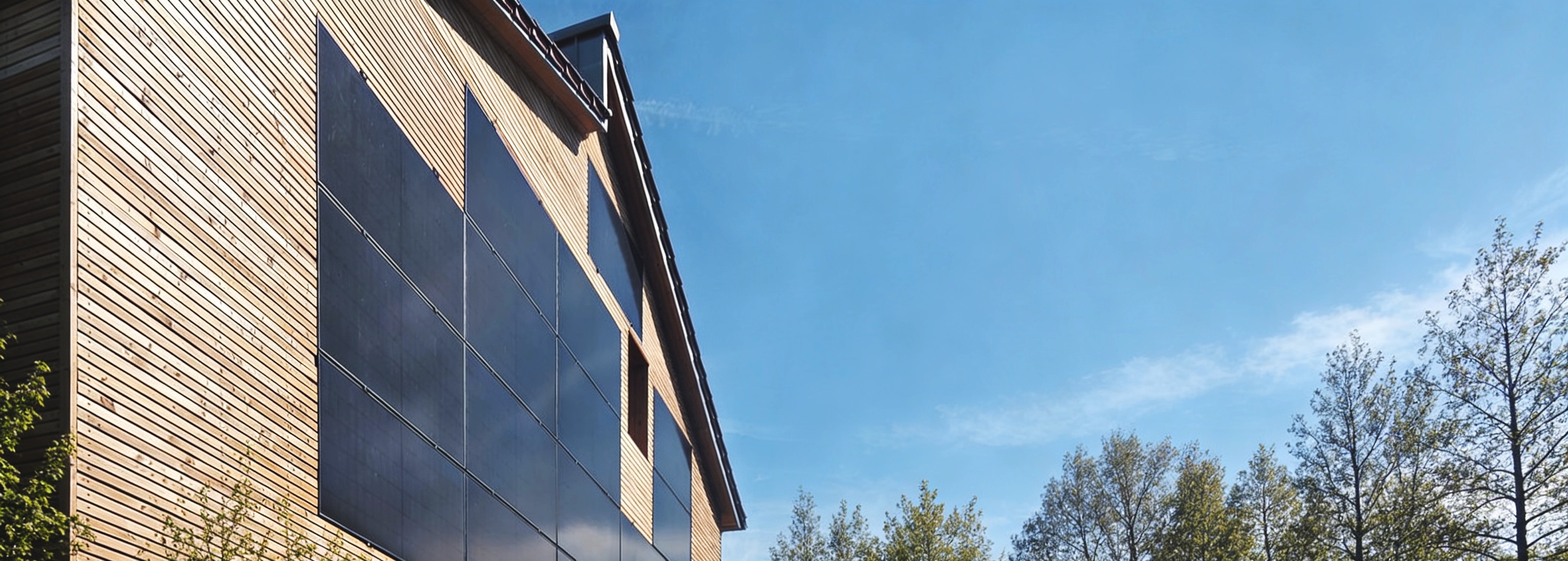 Modernes Geb&auml;ude als Hintergrundmotiv f&uuml;r individuelle Energieberatung